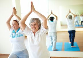 Dipawaly Centro de Yoga y Pilates adultos mayores en clase de yoga